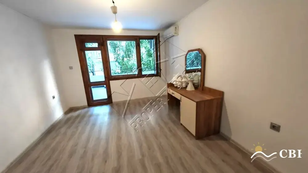 Apartment, 4-room, 125 m², in Pomorie. Photo 3 of 12. Pomorie, Black Sea, Bulgaria. Cheap Beach Holiday.