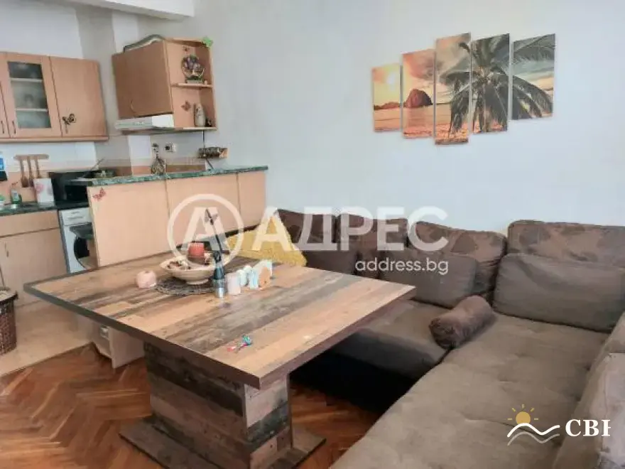 Apartment, 3-room, 75 m², in Burgas. Photo 1 of 10. Burgas, Black Sea, Bulgaria. Cheap Beach Holiday.