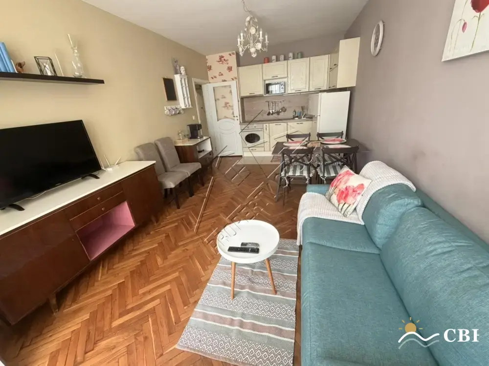 Apartment, 3-room, 80 m², in Pomorie. Photo 1 of 16. Pomorie, Black Sea, Bulgaria. Cheap Beach Holiday.