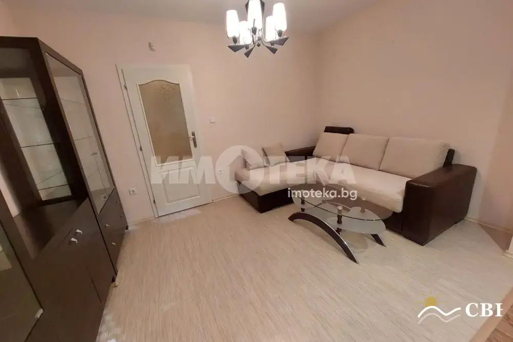 Apartment, 3-room, 110 m², in Burgas. Photo 3 of 10. Burgas, Black Sea, Bulgaria. Cheap Beach Holiday.