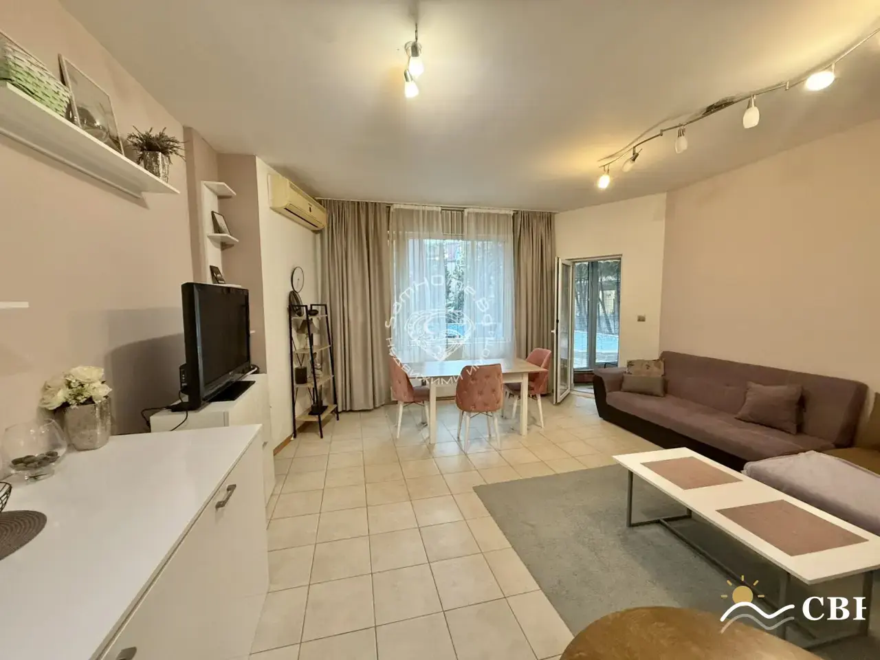 Apartment, 1-room, 120 m², in Varna. Photo 1 of 16. Varna, Black Sea, Bulgaria. Cheap Beach Holiday.