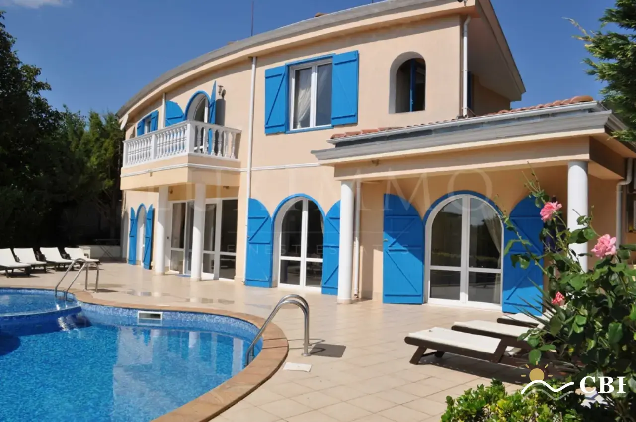 House, 1-room, 257 m², in Balchik. Photo 1 of 16. Balchik, Black Sea, Bulgaria. Cheap Beach Holiday.
