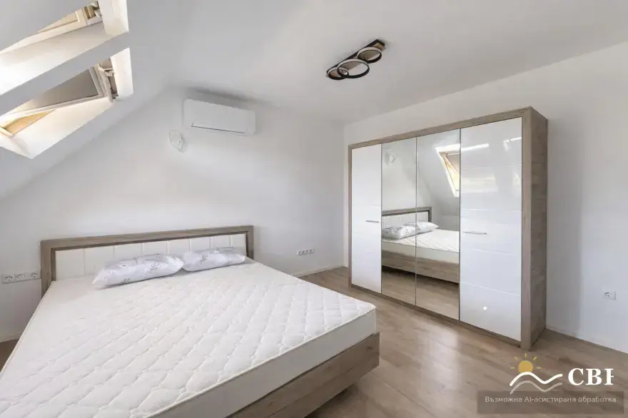 Apartment, 3-room, 115 m², in Izgrev. Photo 4 of 5. Izgrev, Black Sea, Bulgaria. Cheap Beach Holiday.