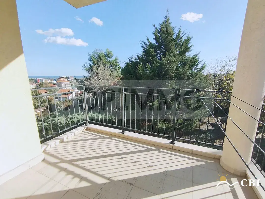 Apartment, 3-room, 125 m², in St. St. Konstantin and Elena. Photo 5 of 11. St. St. Konstantin and Elena, Black Sea, Bulgaria. Cheap Beach Holiday.