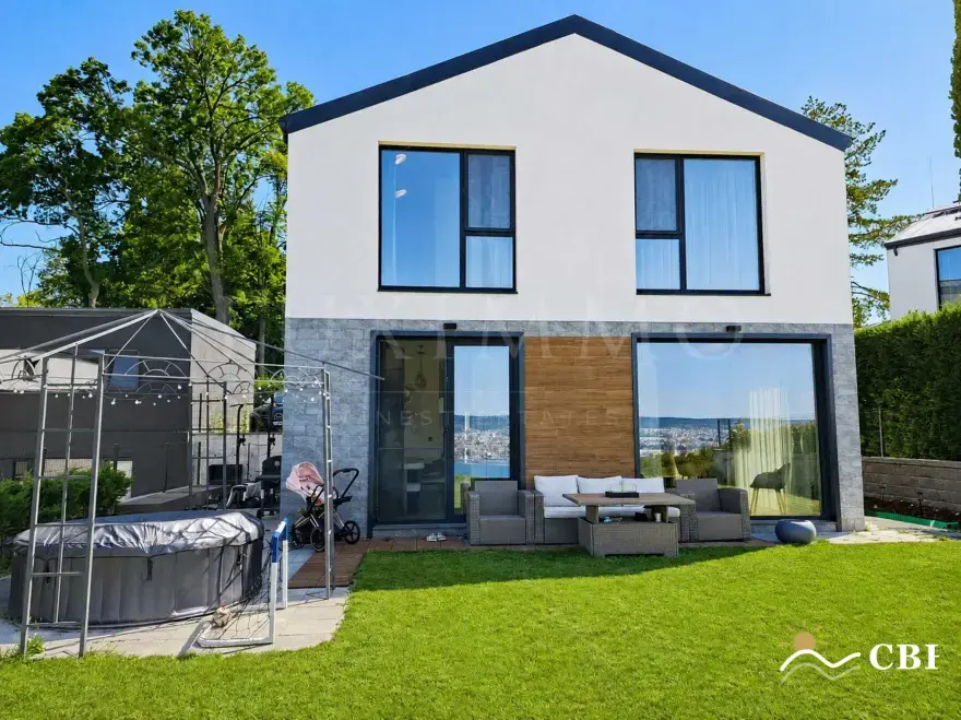 House, 1-room, 200 m², in Varna. Photo 1 of 16. Varna, Black Sea, Bulgaria. Cheap Beach Holiday.