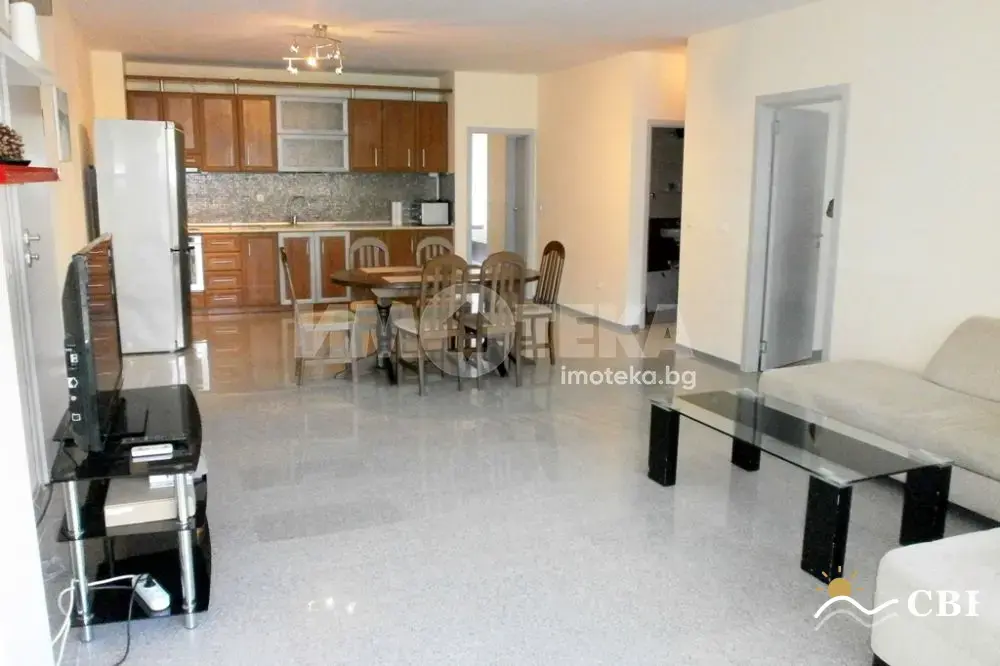 Apartment, 3-room, 140 m², in Burgas. Photo 1 of 8. Burgas, Black Sea, Bulgaria. Cheap Beach Holiday.