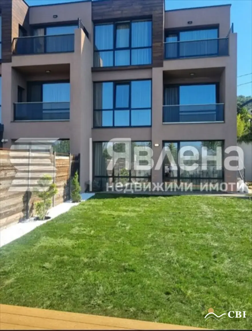 House, 1-room, 220 m², in Varna. Photo 1 of 14. Varna, Black Sea, Bulgaria. Cheap Beach Holiday.