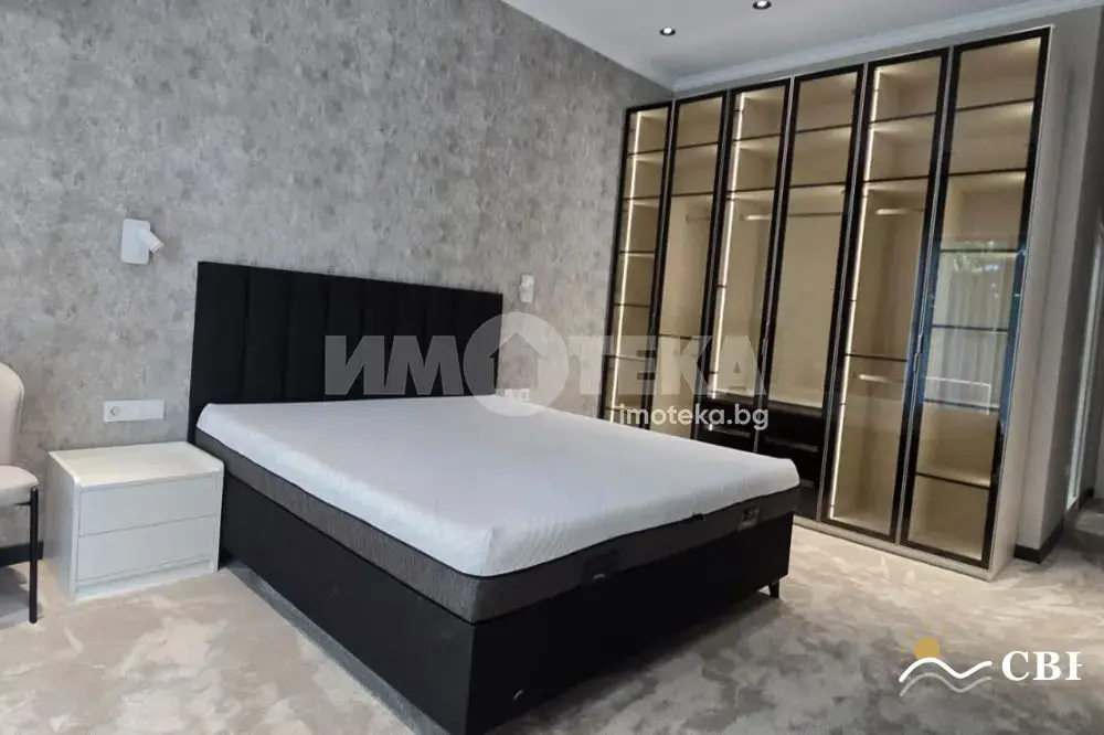 Apartment, 3-room, 150 m², in Varna. Photo 6 of 16. Varna, Black Sea, Bulgaria. Cheap Beach Holiday.