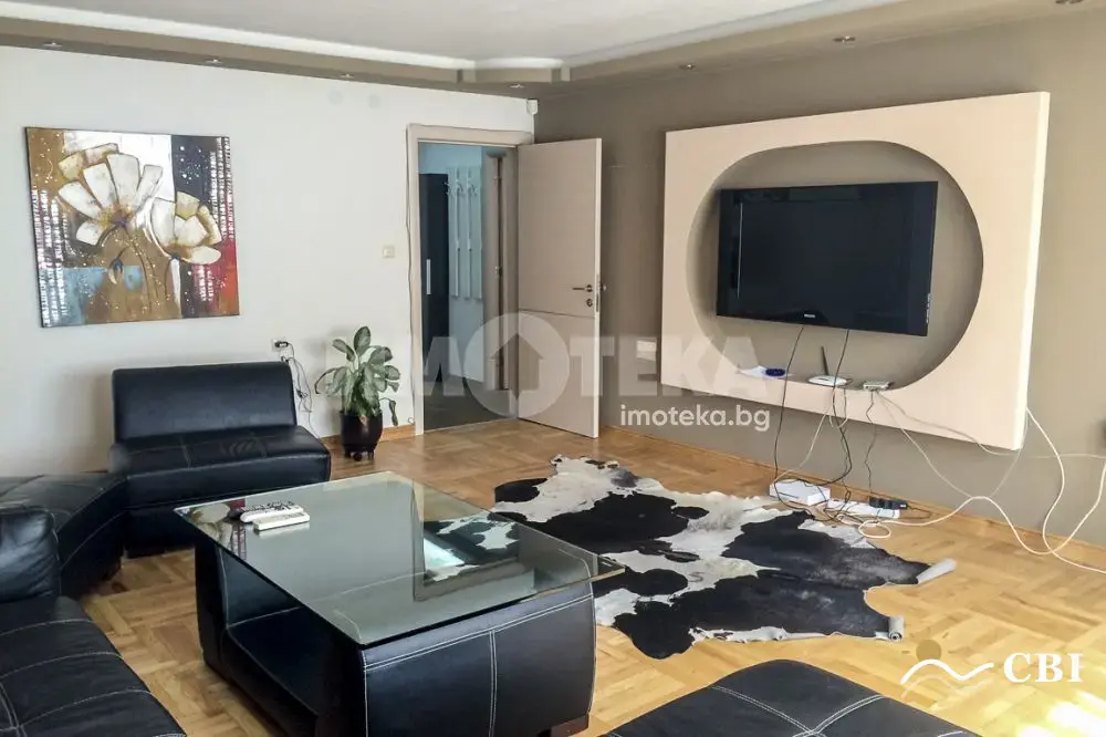 Apartment, 3-room, 120 m², in Burgas. Photo 3 of 14. Burgas, Black Sea, Bulgaria. Cheap Beach Holiday.