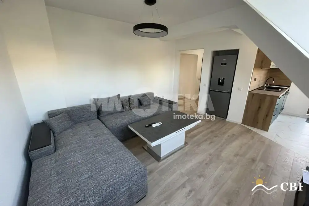 Apartment, 3-room, 150 m², in Izgrev. Photo 1 of 16. Izgrev, Black Sea, Bulgaria. Cheap Beach Holiday.