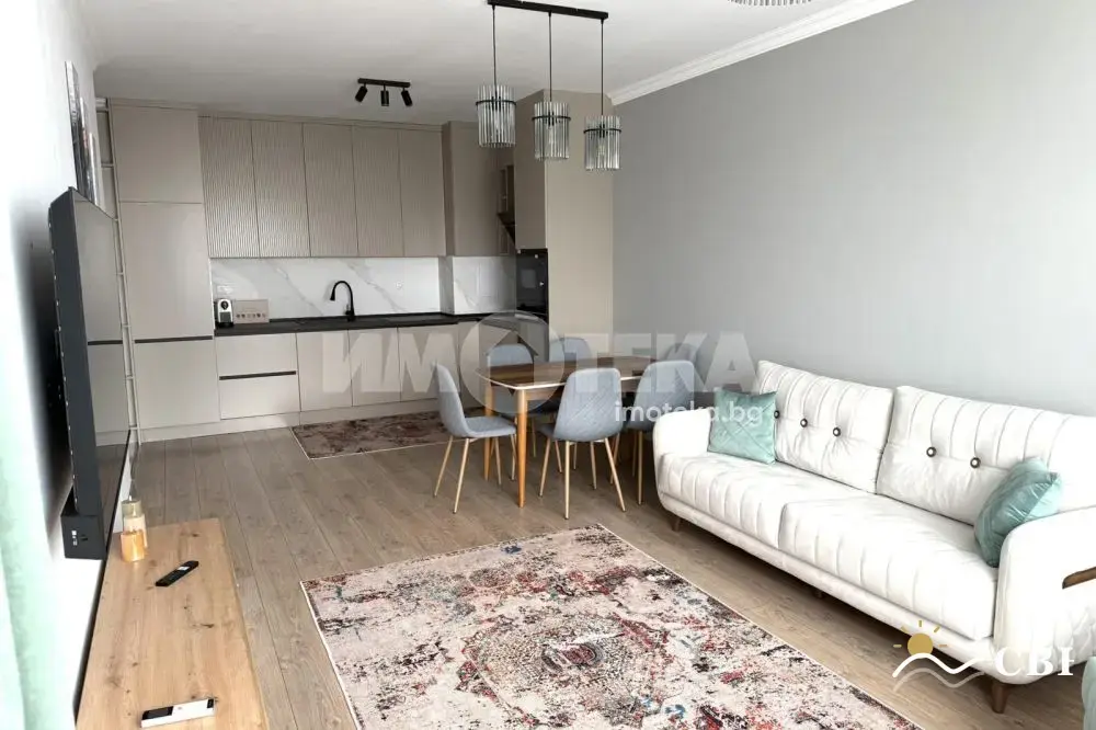 Apartment, 3-room, 100 m², in Burgas. Photo 1 of 10. Burgas, Black Sea, Bulgaria. Cheap Beach Holiday.