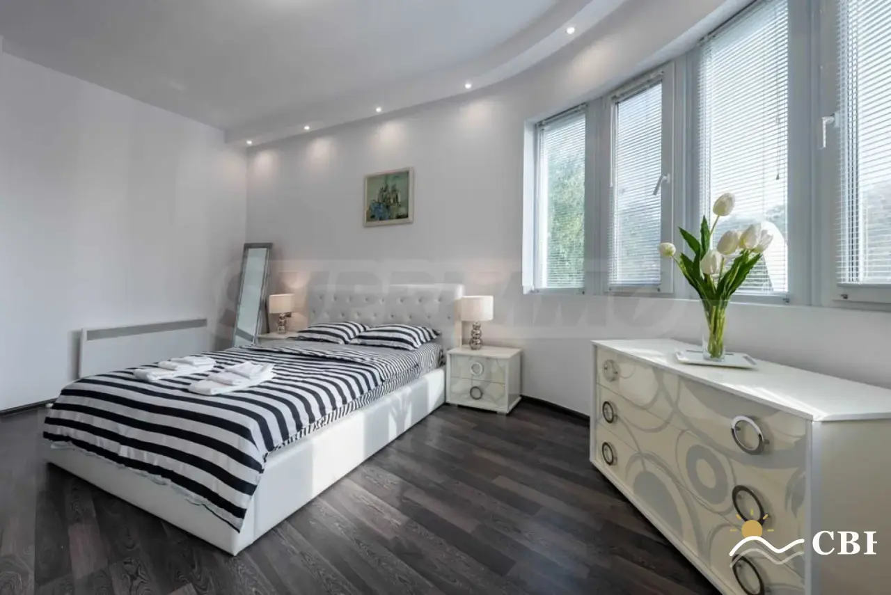 Apartment, 3-room, 110 m², in Varna. Photo 8 of 16. Varna, Black Sea, Bulgaria. Cheap Beach Holiday.