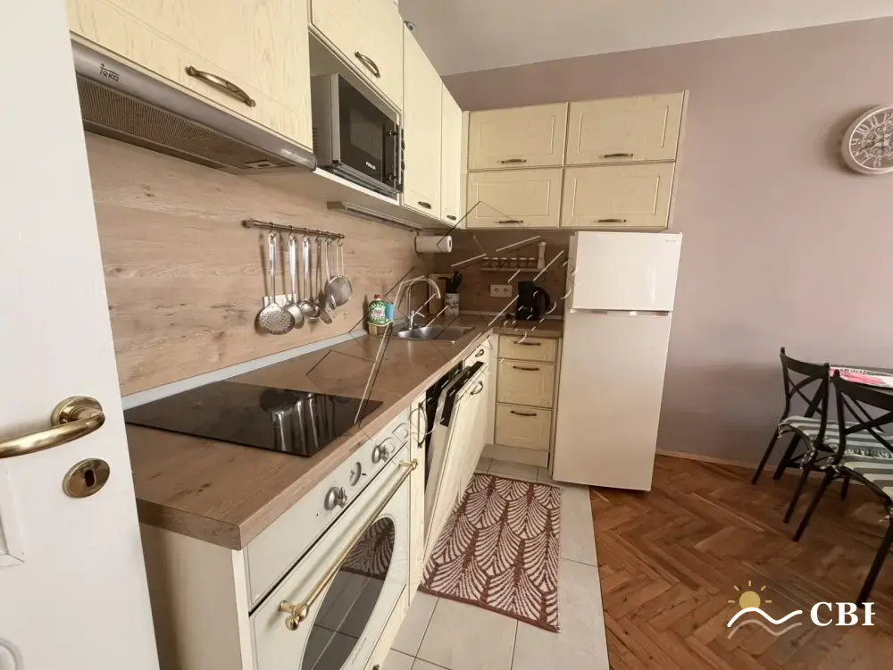 Apartment, 3-room, 80 m², in Pomorie. Photo 6 of 16. Pomorie, Black Sea, Bulgaria. Cheap Beach Holiday.