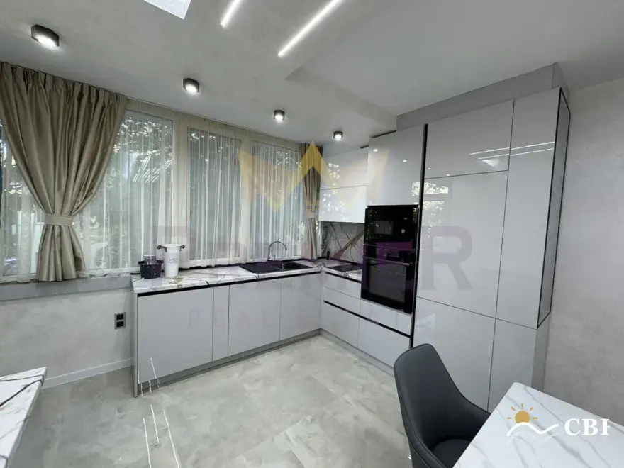 Apartment, 4-room, 110 m², in Varna. Photo 1 of 16. Varna, Black Sea, Bulgaria. Cheap Beach Holiday.
