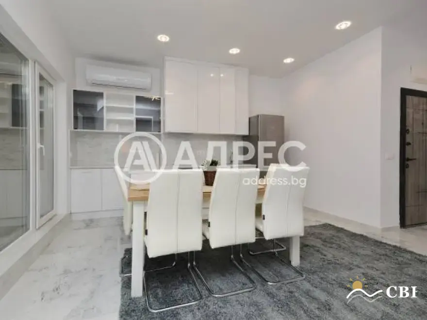 Apartment, 3-room, 160 m², in Burgas. Photo 7 of 15. Burgas, Black Sea, Bulgaria. Cheap Beach Holiday.