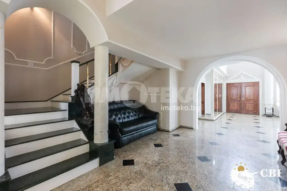 House, 1-room, 1016 m², in Varna. Photo 5 of 15. Varna, Black Sea, Bulgaria. Cheap Beach Holiday.