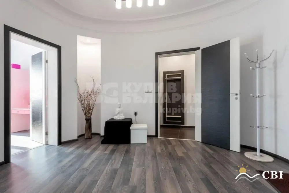 Apartment, 3-room, 110 m², in Varna. Photo 5 of 14. Varna, Black Sea, Bulgaria. Cheap Beach Holiday.