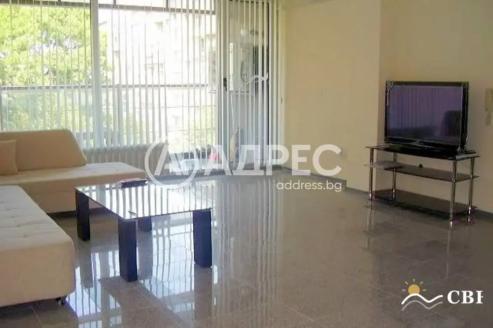 Apartment, 3-room, 140 m², in Burgas. Photo 2 of 8. Burgas, Black Sea, Bulgaria. Cheap Beach Holiday.