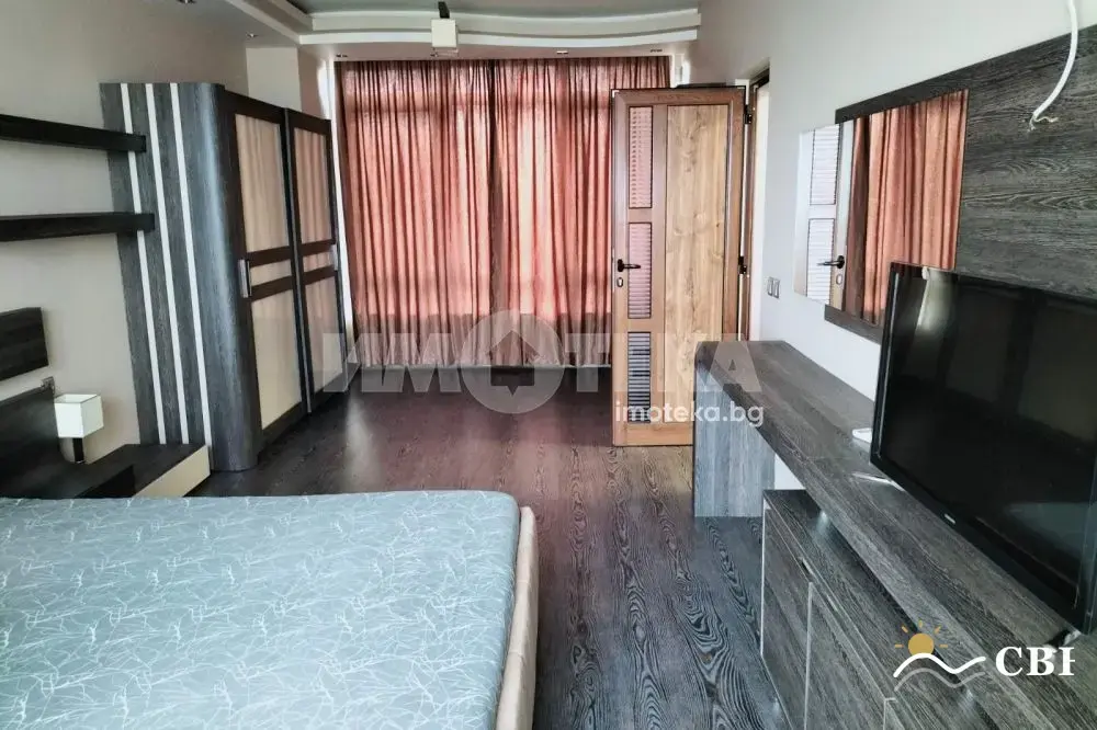 Apartment, 1-room, 250 m², in Burgas. Photo 3 of 15. Burgas, Black Sea, Bulgaria. Cheap Beach Holiday.
