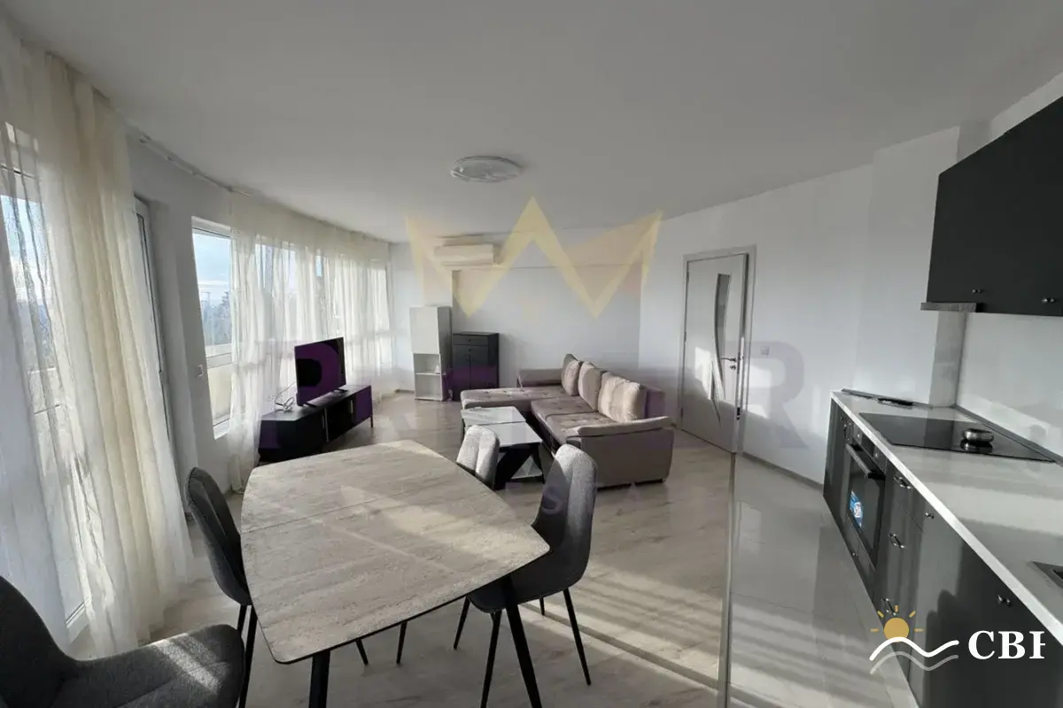 Apartment, 3-room, 100 m², in Izgrev. Photo 2 of 12. Izgrev, Black Sea, Bulgaria. Cheap Beach Holiday.