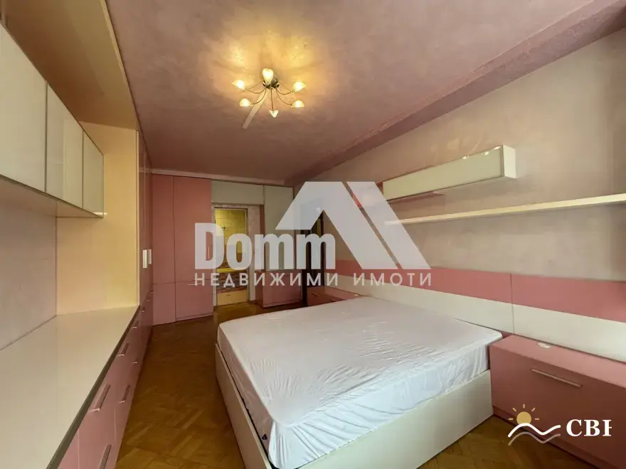 Apartment, 3-room, 120 m², in Burgas. Photo 9 of 13. Burgas, Black Sea, Bulgaria. Cheap Beach Holiday.
