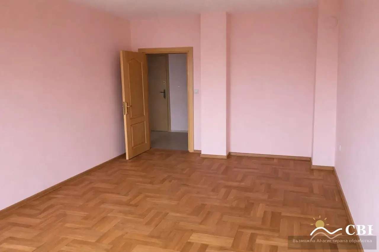Apartment, 4-room, 94 m², in Varna. Photo 8 of 9. Varna, Black Sea, Bulgaria. Cheap Beach Holiday.