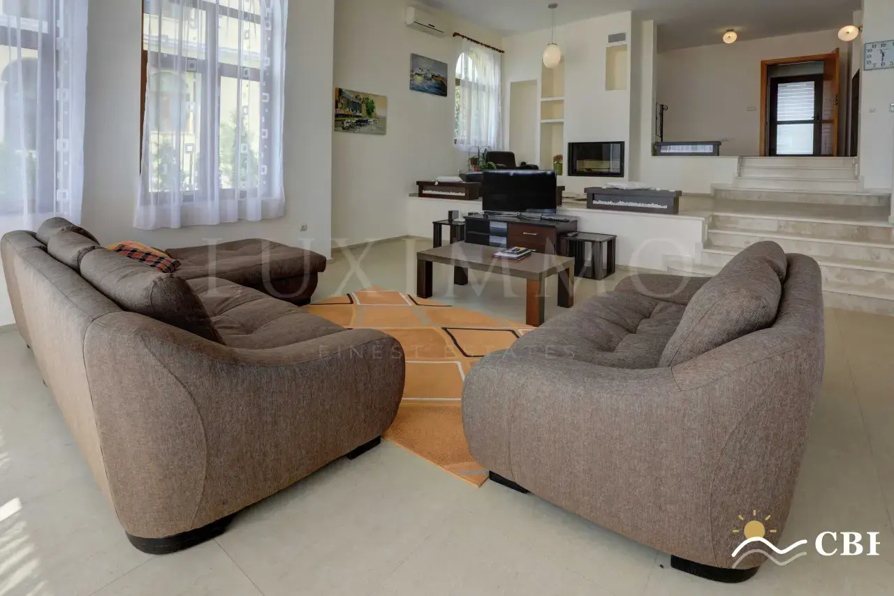 House, 1-room, 360 m², in Balchik. Photo 8 of 16. Balchik, Black Sea, Bulgaria. Cheap Beach Holiday.