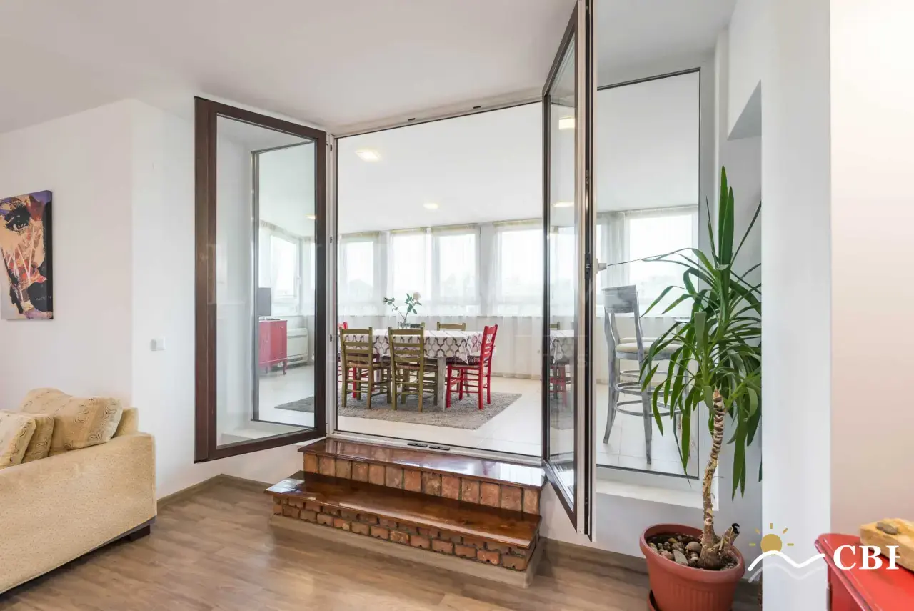 Apartment, 3-room, 150 m², in Varna. Photo 2 of 16. Varna, Black Sea, Bulgaria. Cheap Beach Holiday.