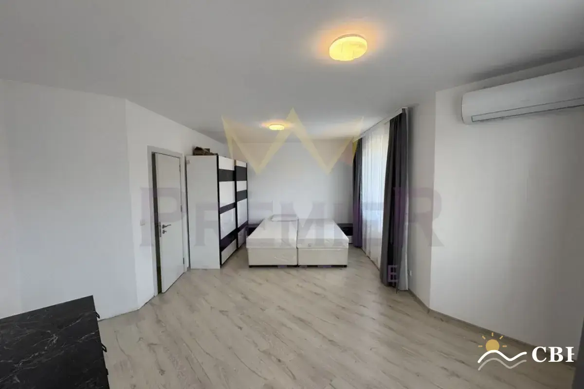Apartment, 3-room, 100 m², in Izgrev. Photo 6 of 12. Izgrev, Black Sea, Bulgaria. Cheap Beach Holiday.