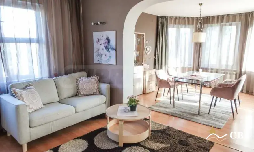Apartment, 4-room, 200 m², in Varna. Photo 1 of 12. Varna, Black Sea, Bulgaria. Cheap Beach Holiday.
