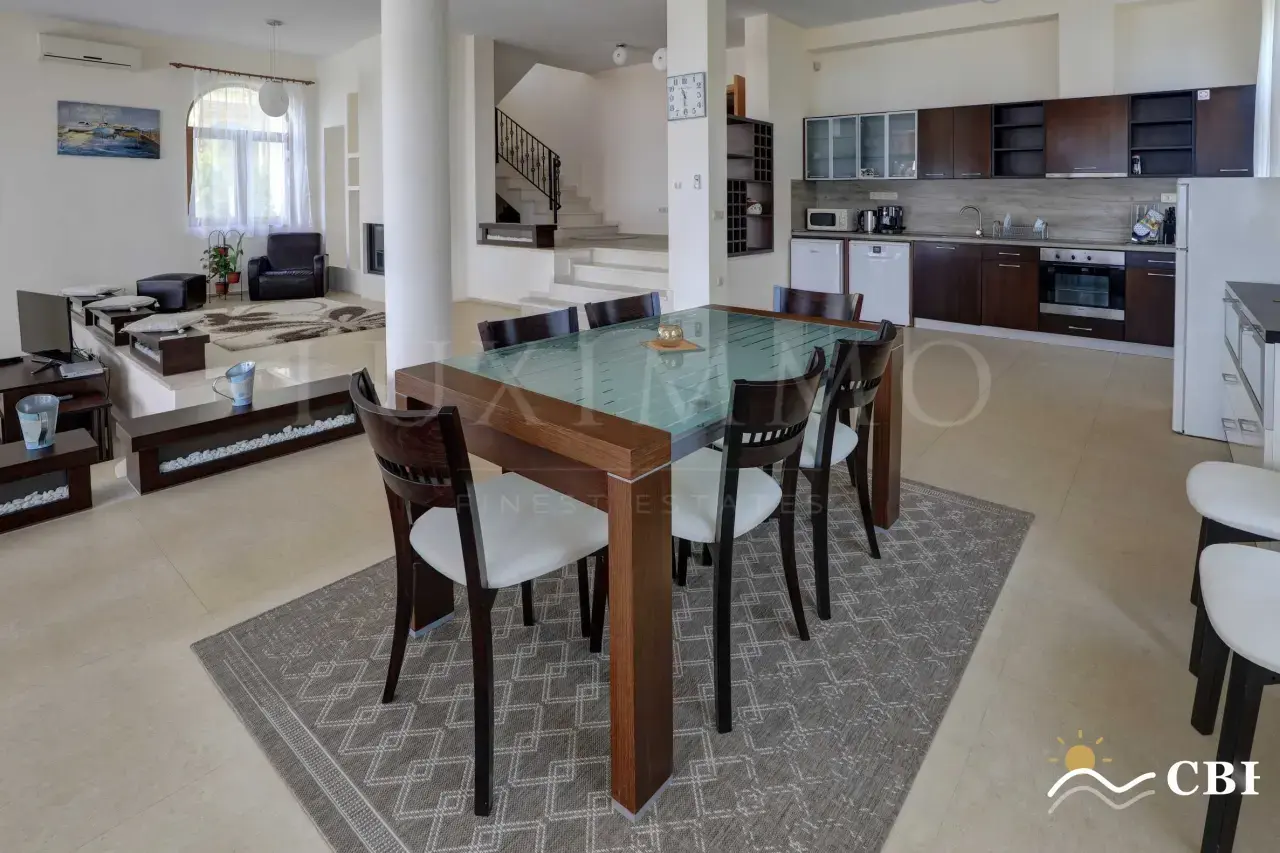 House, 1-room, 360 m², in Balchik. Photo 6 of 16. Balchik, Black Sea, Bulgaria. Cheap Beach Holiday.