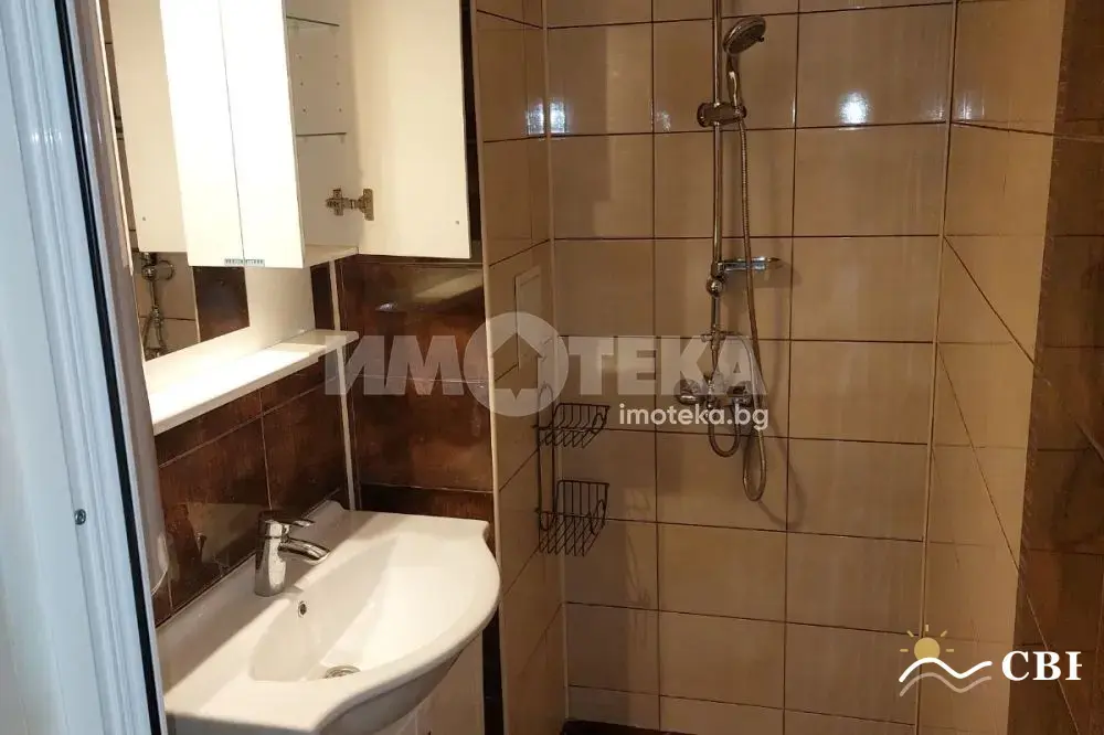 Apartment, 3-room, 96 m², in Burgas. Photo 2 of 11. Burgas, Black Sea, Bulgaria. Cheap Beach Holiday.