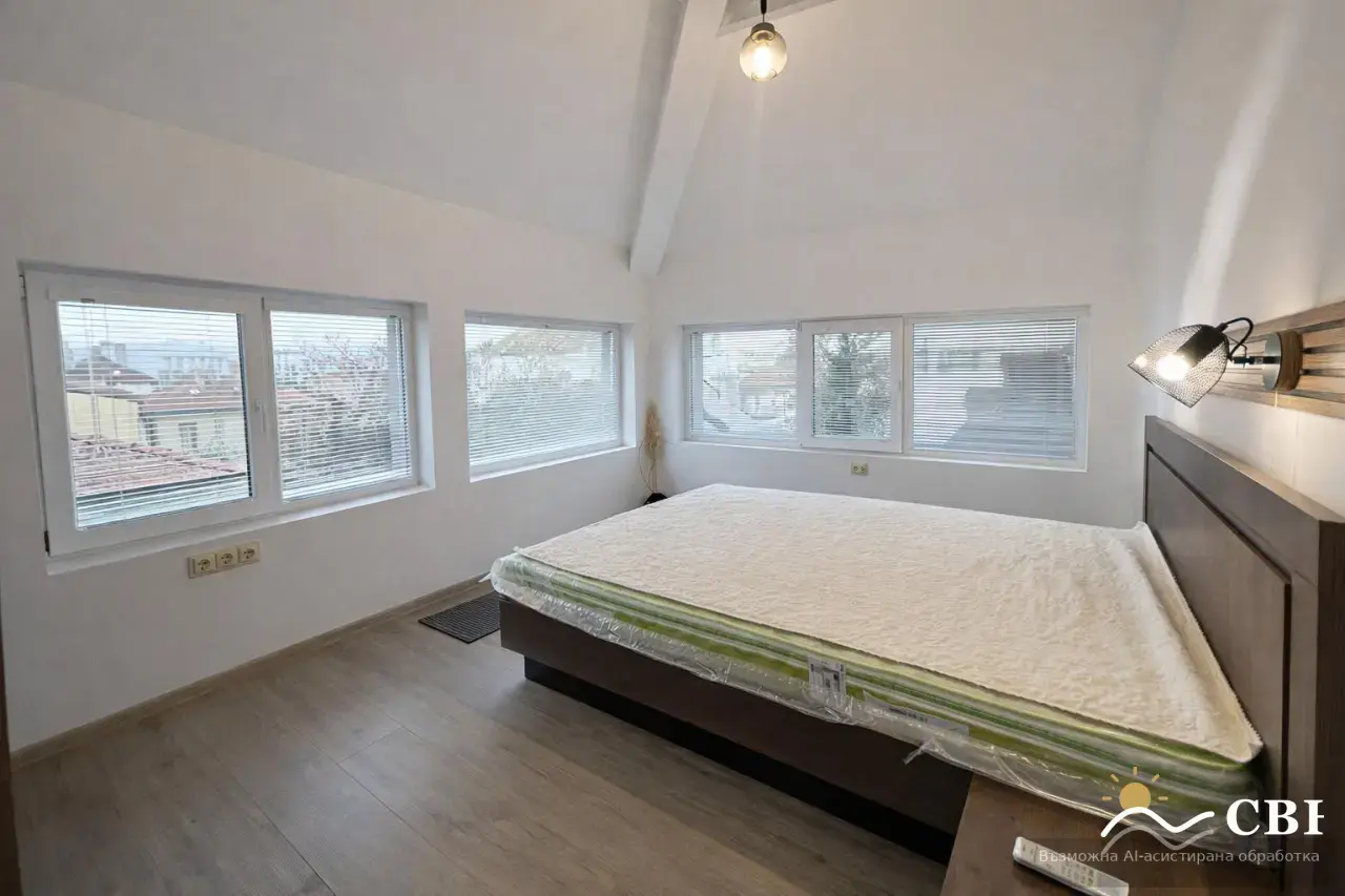 Apartment, 3-room, 100 m², in Varna. Photo 8 of 9. Varna, Black Sea, Bulgaria. Cheap Beach Holiday.