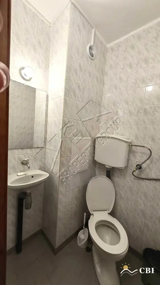 Apartment, 4-room, 125 m², in Pomorie. Photo 8 of 12. Pomorie, Black Sea, Bulgaria. Cheap Beach Holiday.