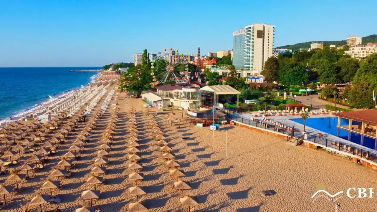 Apartment, 2-room, in Golden Sands. Photo 1 of 16. Golden Sands, Black Sea, Bulgaria. Cheap Beach Holiday.