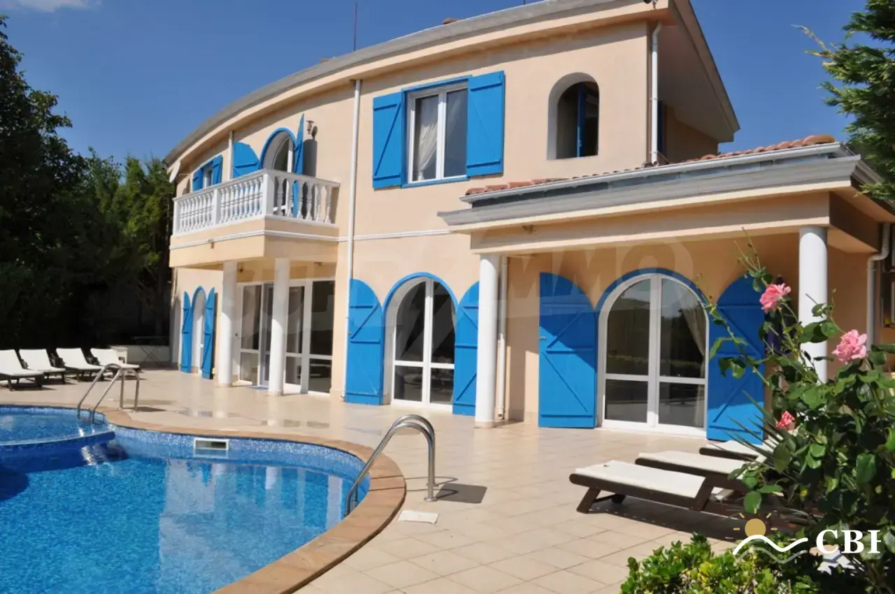 House, 1-room, 257 m², in Balchik. Photo 1 of 16. Balchik, Black Sea, Bulgaria. Cheap Beach Holiday.
