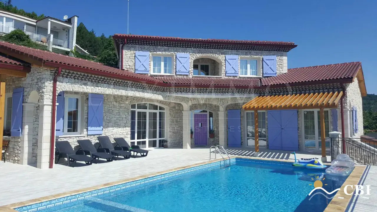 House, 1-room, 307 m², in Albena. Photo 1 of 16. Albena, Black Sea, Bulgaria. Cheap Beach Holiday.