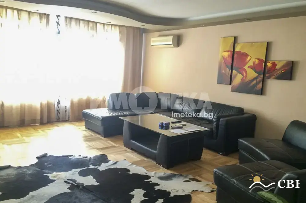 Apartment, 3-room, 120 m², in Burgas. Photo 1 of 14. Burgas, Black Sea, Bulgaria. Cheap Beach Holiday.