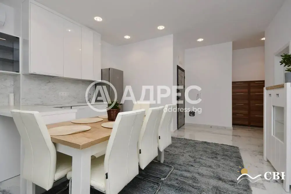 Apartment, 3-room, 160 m², in Burgas. Photo 8 of 15. Burgas, Black Sea, Bulgaria. Cheap Beach Holiday.