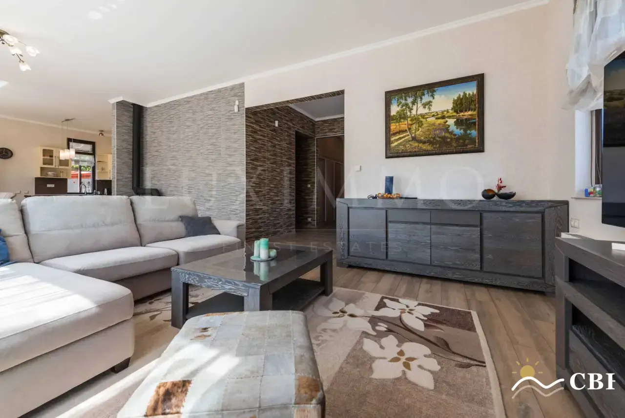 House, 9-room, 500 m², in Vinitsa. Photo 8 of 16. Vinitsa, Black Sea, Bulgaria. Cheap Beach Holiday.