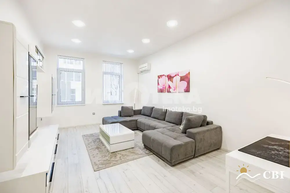 Apartment, 3-room, 90 m², in Varna. Photo 3 of 16. Varna, Black Sea, Bulgaria. Cheap Beach Holiday.