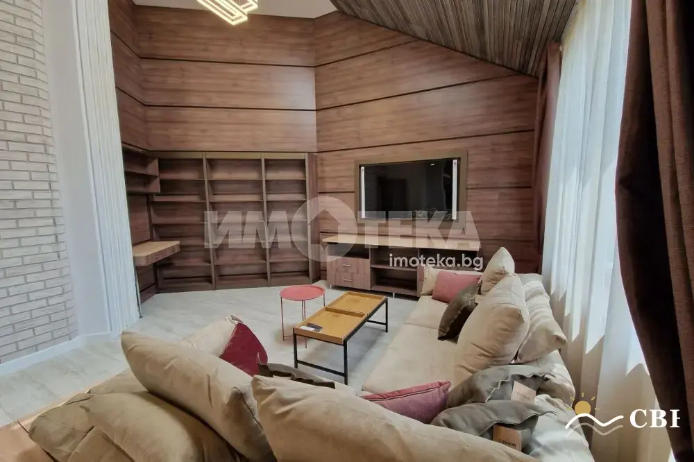 Apartment, 3-room, 150 m², in Varna. Photo 2 of 13. Varna, Black Sea, Bulgaria. Cheap Beach Holiday.