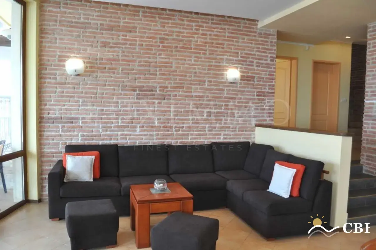 House, 7-room, 310 m², in Kranevo. Photo 8 of 16. Kranevo, Black Sea, Bulgaria. Cheap Beach Holiday.