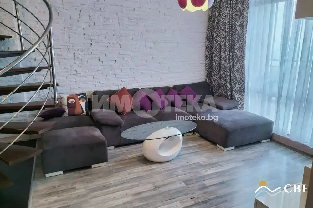 Apartment, 1-room, 250 m², in Burgas. Photo 2 of 15. Burgas, Black Sea, Bulgaria. Cheap Beach Holiday.