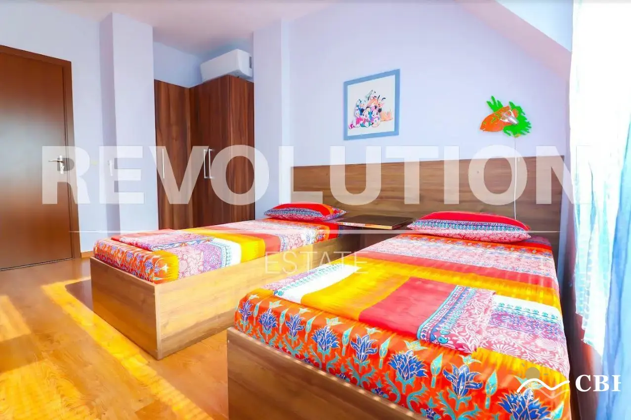 Apartment, 4-room, 120 m², in St. St. Konstantin and Elena. Photo 2 of 7. St. St. Konstantin and Elena, Black Sea, Bulgaria. Cheap Beach Holiday.