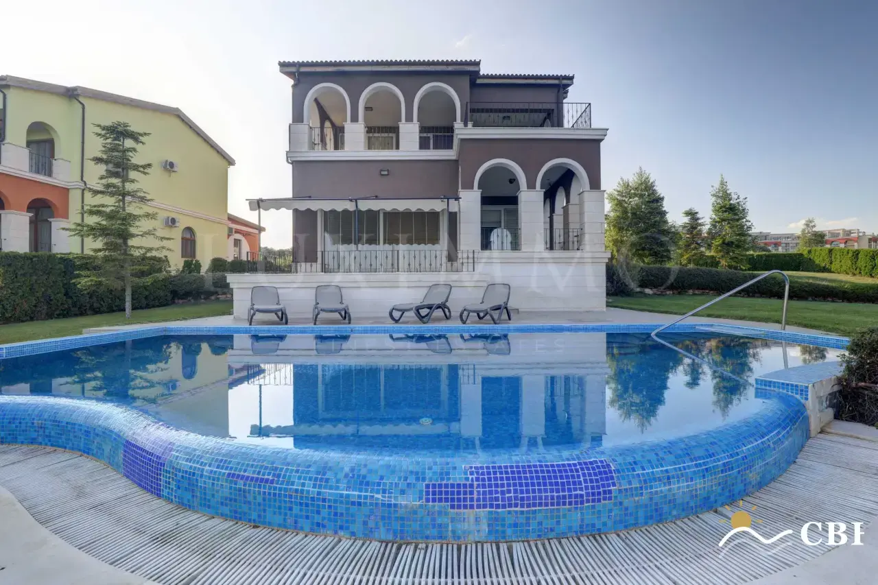 House, 1-room, 360 m², in Balchik. Photo 2 of 16. Balchik, Black Sea, Bulgaria. Cheap Beach Holiday.