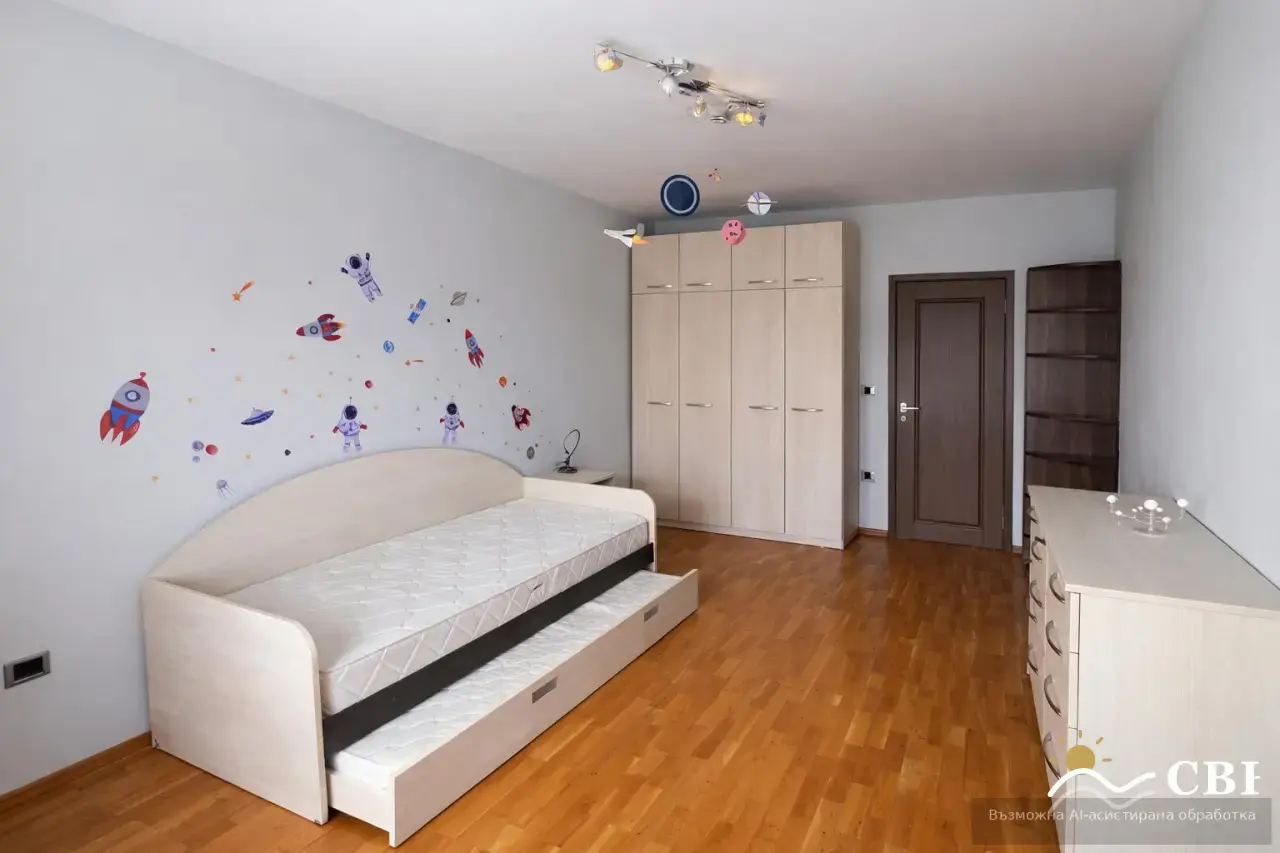 Apartment, 3-room, 123 m², in Burgas. Photo 8 of 9. Burgas, Black Sea, Bulgaria. Cheap Beach Holiday.