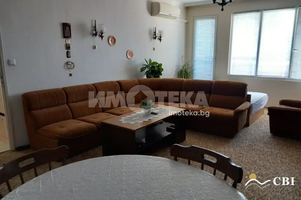 Apartment, 3-room, 95 m², in Burgas. Photo 1 of 14. Burgas, Black Sea, Bulgaria. Cheap Beach Holiday.