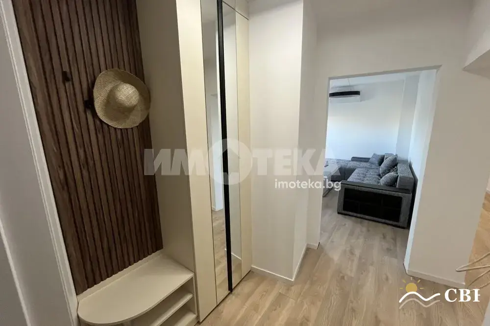 Apartment, 3-room, 150 m², in Izgrev. Photo 8 of 16. Izgrev, Black Sea, Bulgaria. Cheap Beach Holiday.