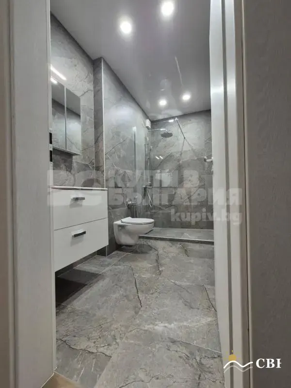 Apartment, 3-room, 100 m², in Varna. Photo 8 of 9. Varna, Black Sea, Bulgaria. Cheap Beach Holiday.